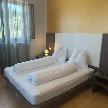 Ginevra Agrituristico 4*