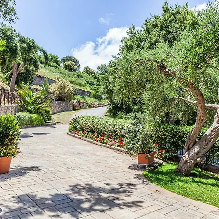 Ginevra Agrituristico 4* Ficarra