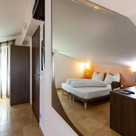 Ginevra Agrituristico 4* Ficarra